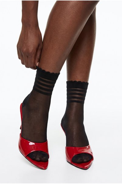 Women's black embossed stripe thin socks