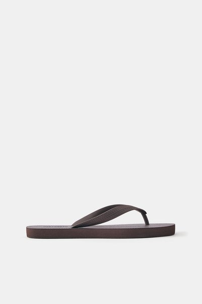 Flat sandals