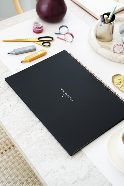 2026-2027 16-Month Academic Desktop Planner Calendar 25x35 cm - Black