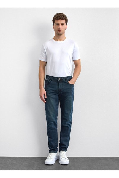 Темно сини фармерки со крој Slim Fit