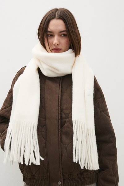 Thin Scarf with Tassels