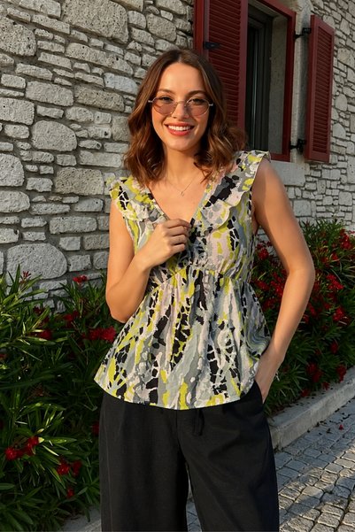 Women's Gray V-Neck Ruffled Collar Elastic Waist Blouse Arm-25Y001076
