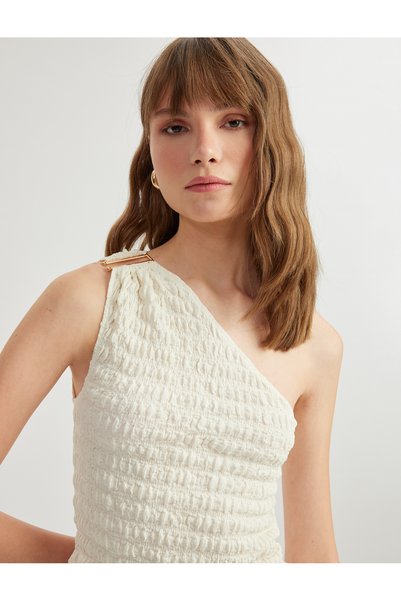 Slim Fit Sleeveless Textured One Shoulder Blouse with Metal Accessories