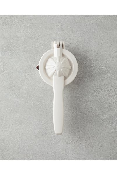 Colessa Plastic Lemon Squeezer 21 cm Cream