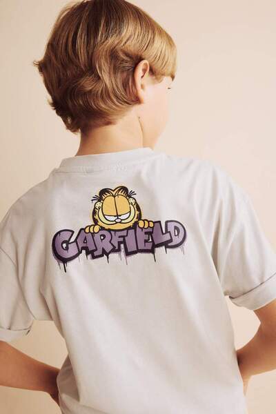 100% памучна Garfield Oversize маица со кратки ракави и тркалезен изрез за момчиња H8263A826HS