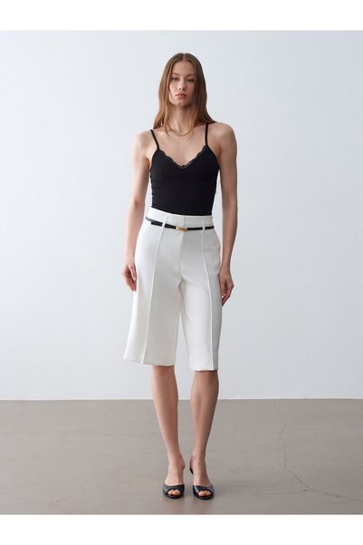 72710 Belted Bermuda-White