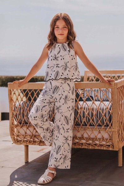 Leaf Embroidered Pleated Girls' 2-Piece Set