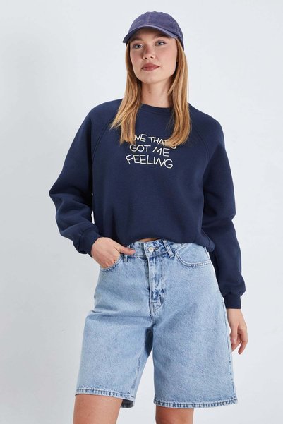 3-Thread Embroidered Raglan Sleeve Oversize Sweatshirt