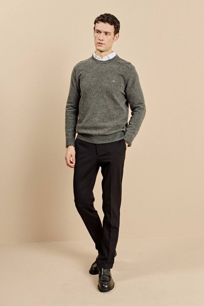 Men's Black Knitted Jogger Pants with Elastic Waist and Internal Lacing
