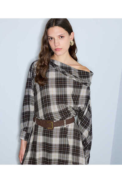 Plaid pattern boat neck blouse