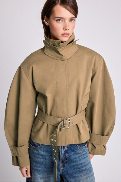 Short trench coat with belt