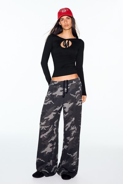 Long-Sleeved Lace-Up Low-Cut T-Shirt