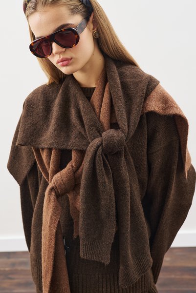 SQUARE NECK TIE-FRONT KNIT SCARF BROWN