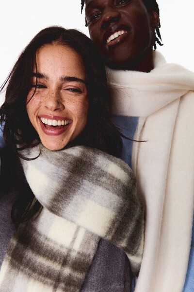 Tasseled Checkered Scarf