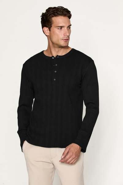 Kyro Men's Long Sleeve Black T-Shirt