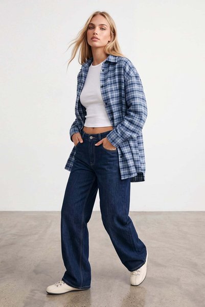 Woman's blue plaid patterned classic shirt alc-x15924