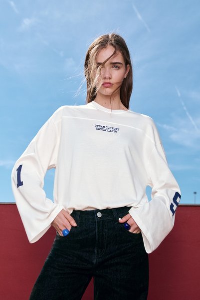 Graphic and Number Detailed Long Sleeve T-Shirt