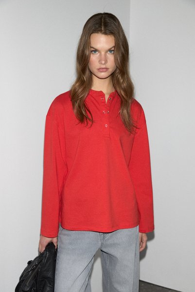 Niven women's snap closure long sleeve red t-shirt