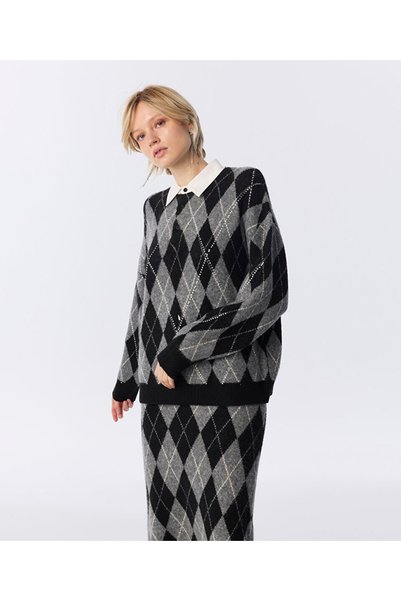 Contrast Collar Baklava Pattern Sweater