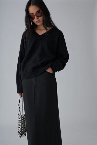Black Maddy V-Neck Sweater