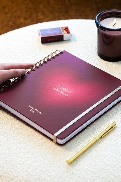 2027 Year Weekly Square Planner - 12 Months Heart