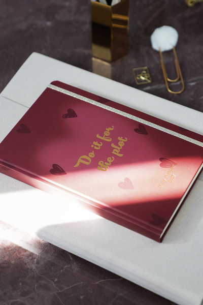 2027 Year Daily Agenda 16X24 cm - 12 Months of Hearts