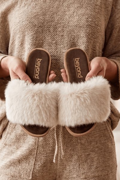 Women's Cream Open-Front Fluffy Furry Slippers 1cm Byndtuy01