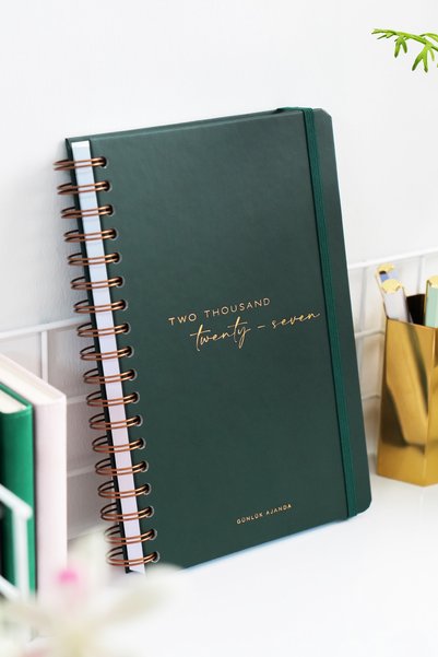 2027 Year Daily Spiral Agenda 16X24 cm - 12 Months Two Thousand Twenty Seven