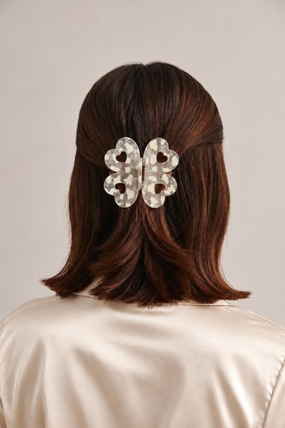 Leopard Patterned Clover-Shaped Magnetic Buckle White