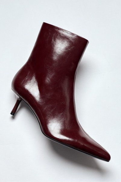 Short Pointed Heel Crocodile Patterned Boots