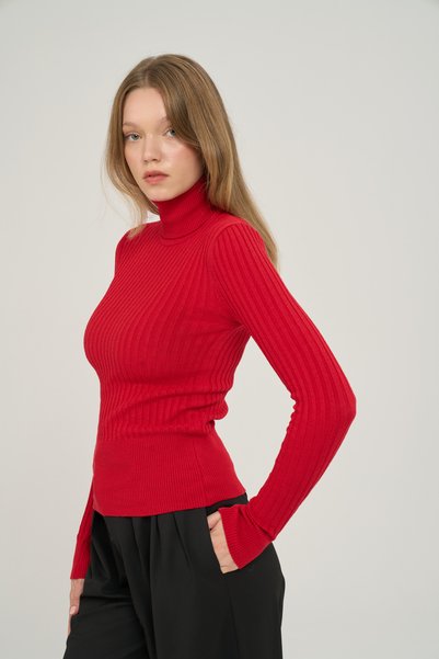 Hüma Turtleneck Red Knitwear Sweater