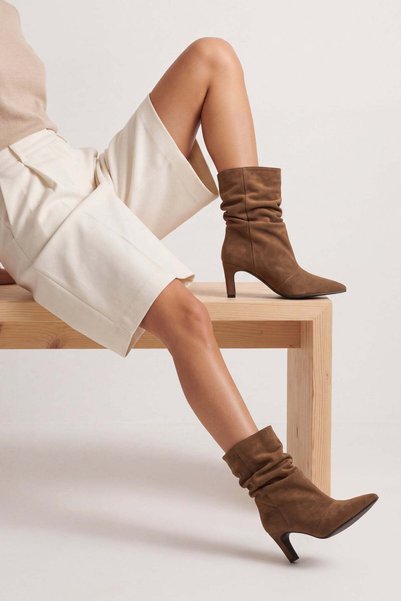 Women's Pointed Toe Gathered Suede Look Thick Heeled Boots Korin Dark Tan Suede