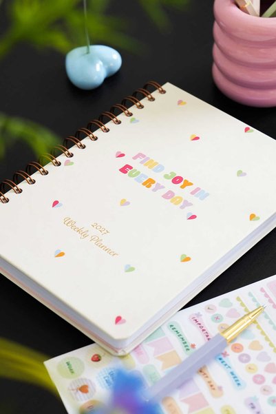 2027 Year A5 Agenda Spiral Bound 15X21 cm - 12 Months Hearts