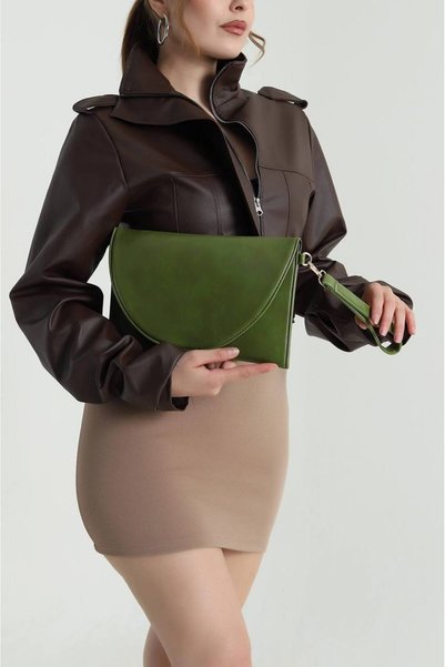 Women's Envelope-Style Clutch Bag with Wrist Strap—Stylish Clutch Bag