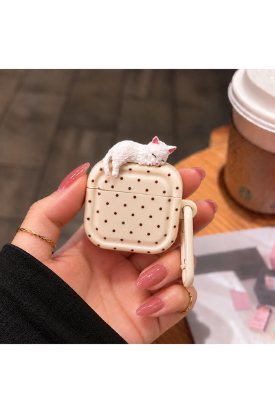 4th-Generation AirPods-Compatible Polka Dot Earbud Case with a Sleeping Cat Design and Hooks – Cream