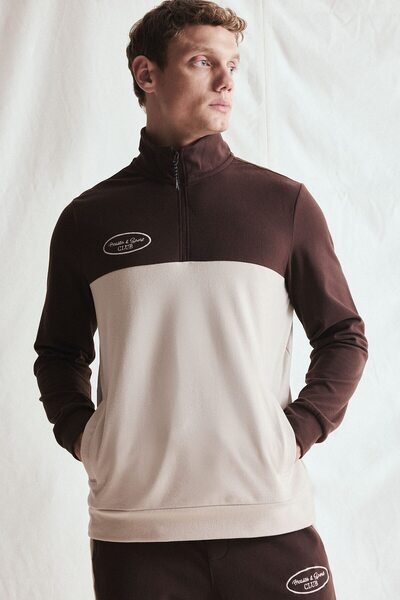 Standard Fit Half Zipper Color Block Embroidered Fleece Sweatshirt I2968Ax26Wn