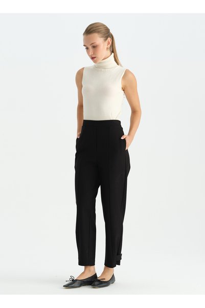 26Ksl5690 Black Women's Woven Trousers with Pockets