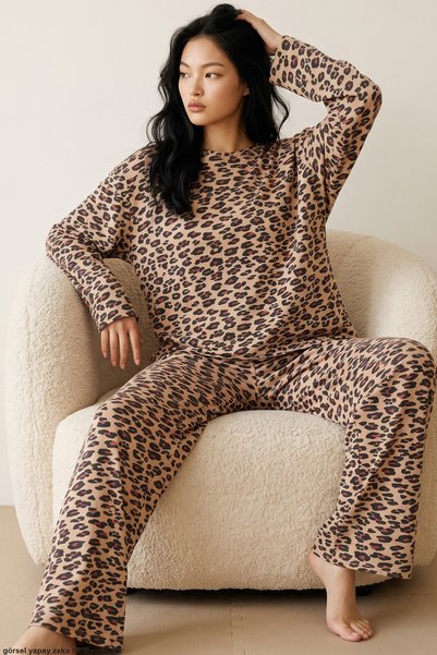 Soft-Textured Winter Cotton-Knit Pajama Set with Pink Leopard Print 8100