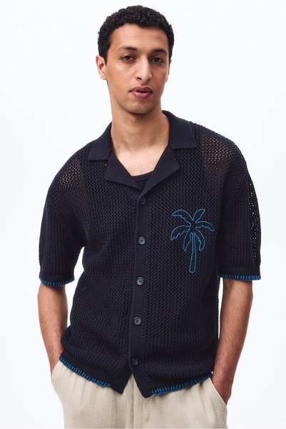 Men’s Collared Shirt with Hole Pattern, relaxed fit