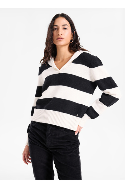 M6WL-KZK1525 Black and White Women's V-Neck Striped Relaxed-Fit Knit Sweater with Boat Neck