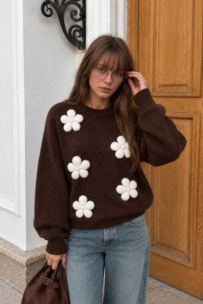 Women's Bitter Brown Crew Neck Three-Dimensional Floral Appliqué Knitwear Sweater