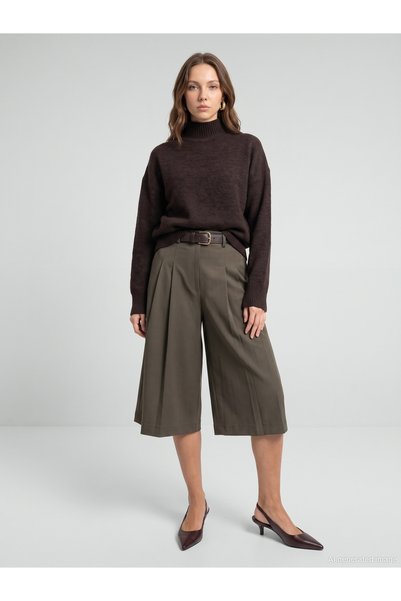 72835 Arched Pleated Long Bermuda Shorts