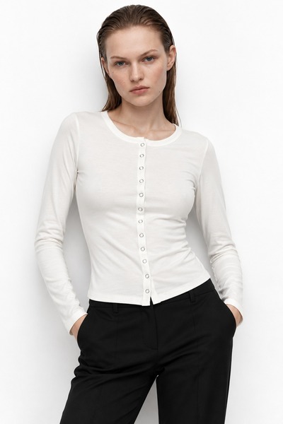 Long sleeve blouse with snap detail