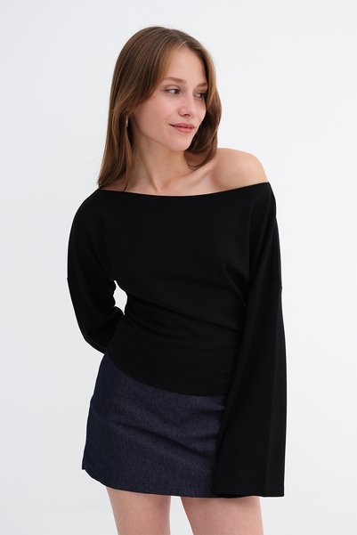 Boat Neck Long-Sleeve T-shirt B09016