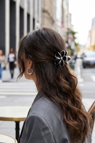 Women's Large Silver-Framed Daisy-Patterned Buckled Clip-On Hair Clip - 9 cm