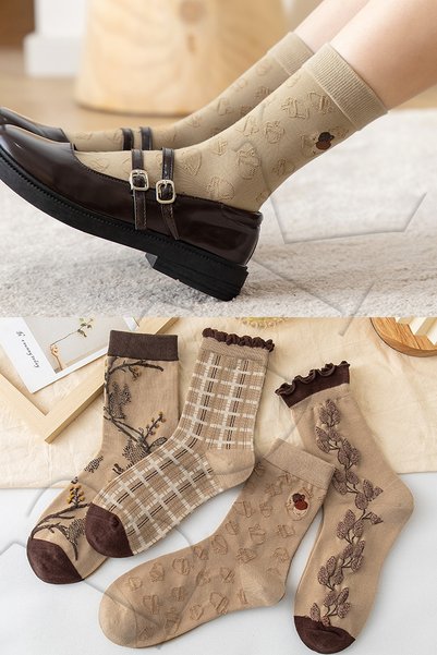 4 Pairs of Women's Beige Patterned Socks