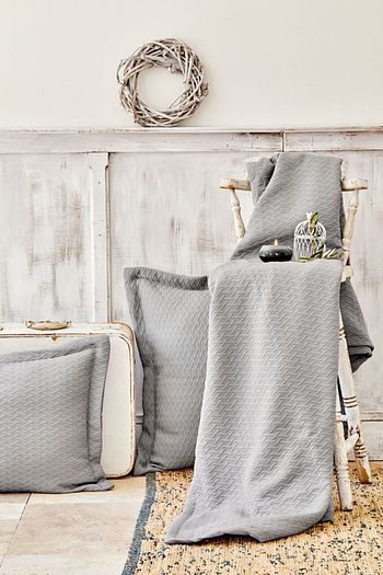 Karaca Home Charm Bold Gri Cift Kisilik Yatak Ortusu Seti Trendyol