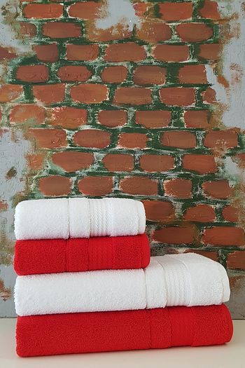 Ozdilek Trendy 4 Parca Banyo Havlu Seti Kirmizi Beyaz Trendyol