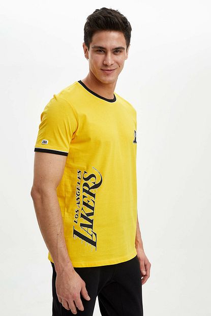 Defacto Erkek Sari Nba Lisansli T Shirt N7501az 20sm Yl113 Trendyol
