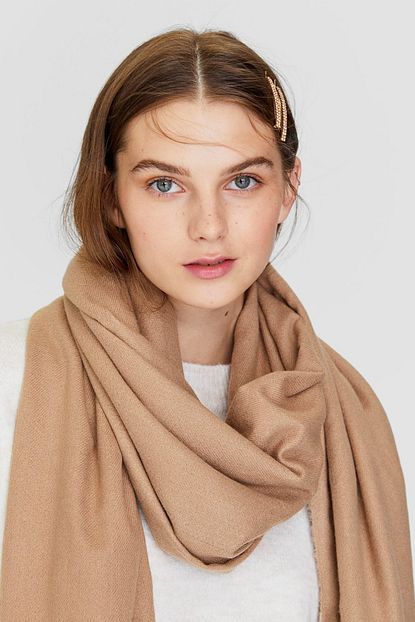 Stradivarius Kadin Krem Rengi Yumusak Sal 03500003 Trendyol